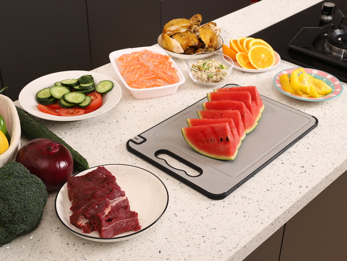 TIBO Titanium Cutting Board in action — demo view 3