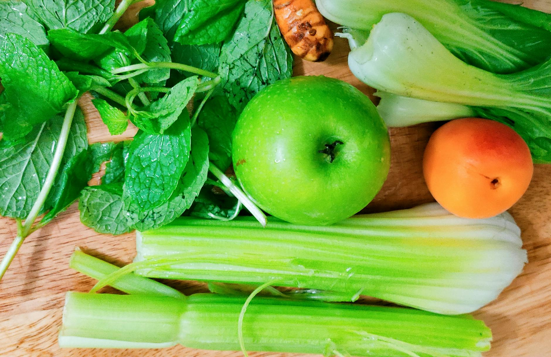Polyphenol and Fibre-Rich Foods Support Akkermansia Growth Colourful fresh fruits and vegetables rich in polyphenols and fibre that feed Akkermansia muciniphila