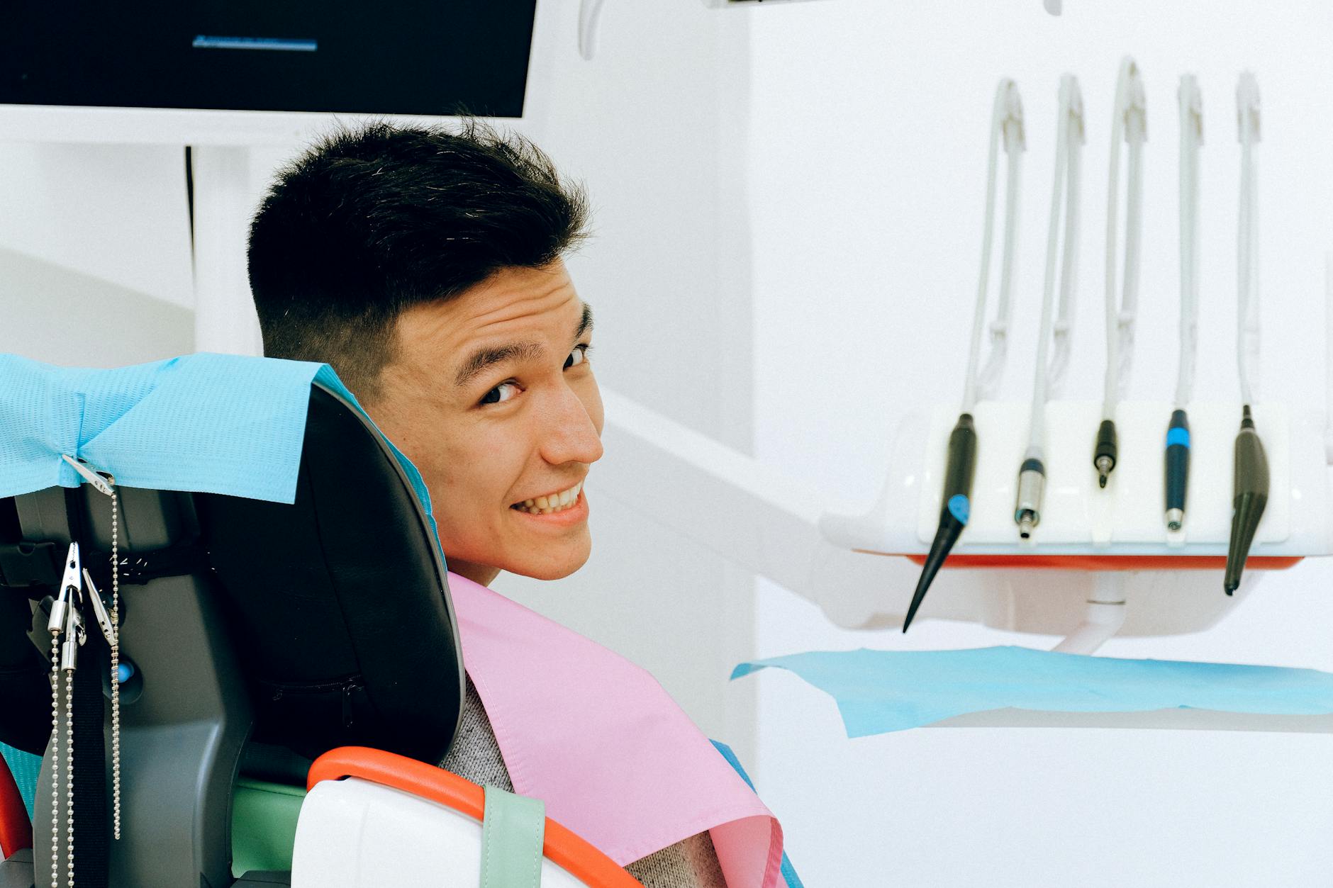 Man sitting calmly in a dental chair, demonstrating that it is possible to feel relaxed at the dentist