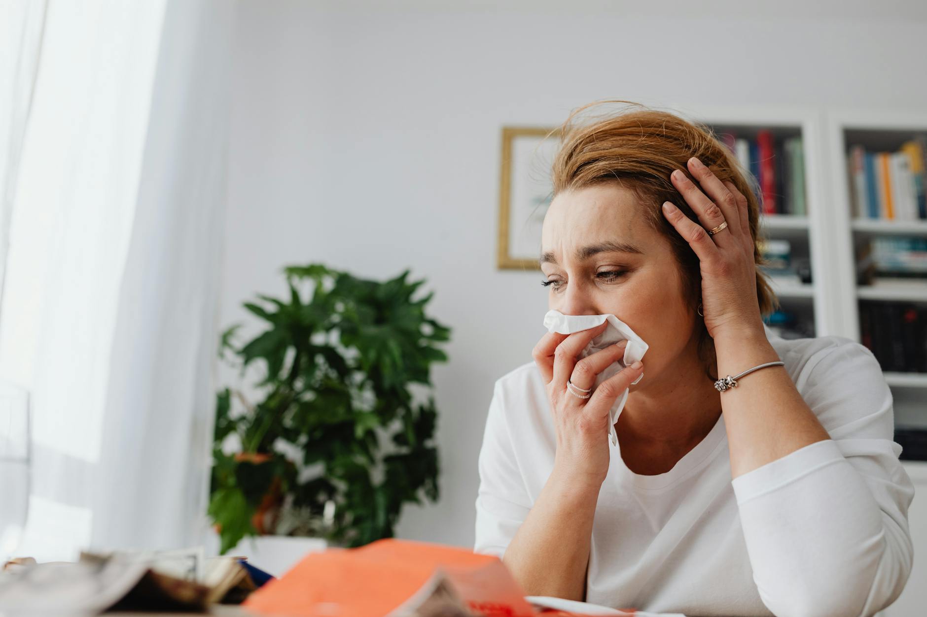 Fragrance Sensitivity and Allergies: Causes, Triggers, and How to Manage Them at Home