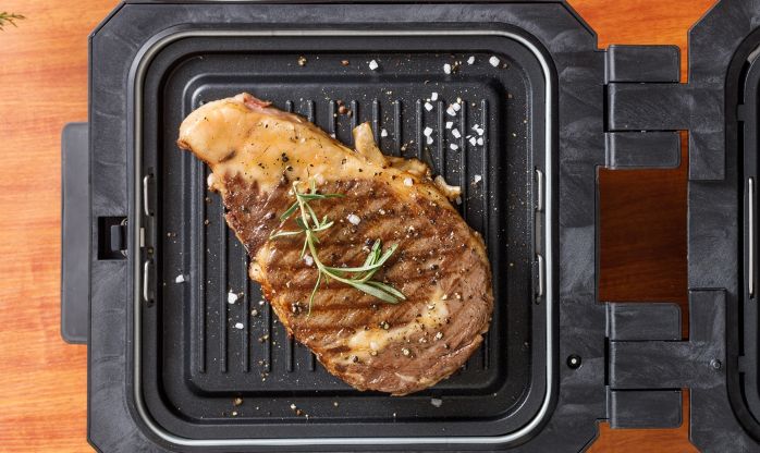 Gourmax Pro smokeless grill function tested in a small apartment kitchen