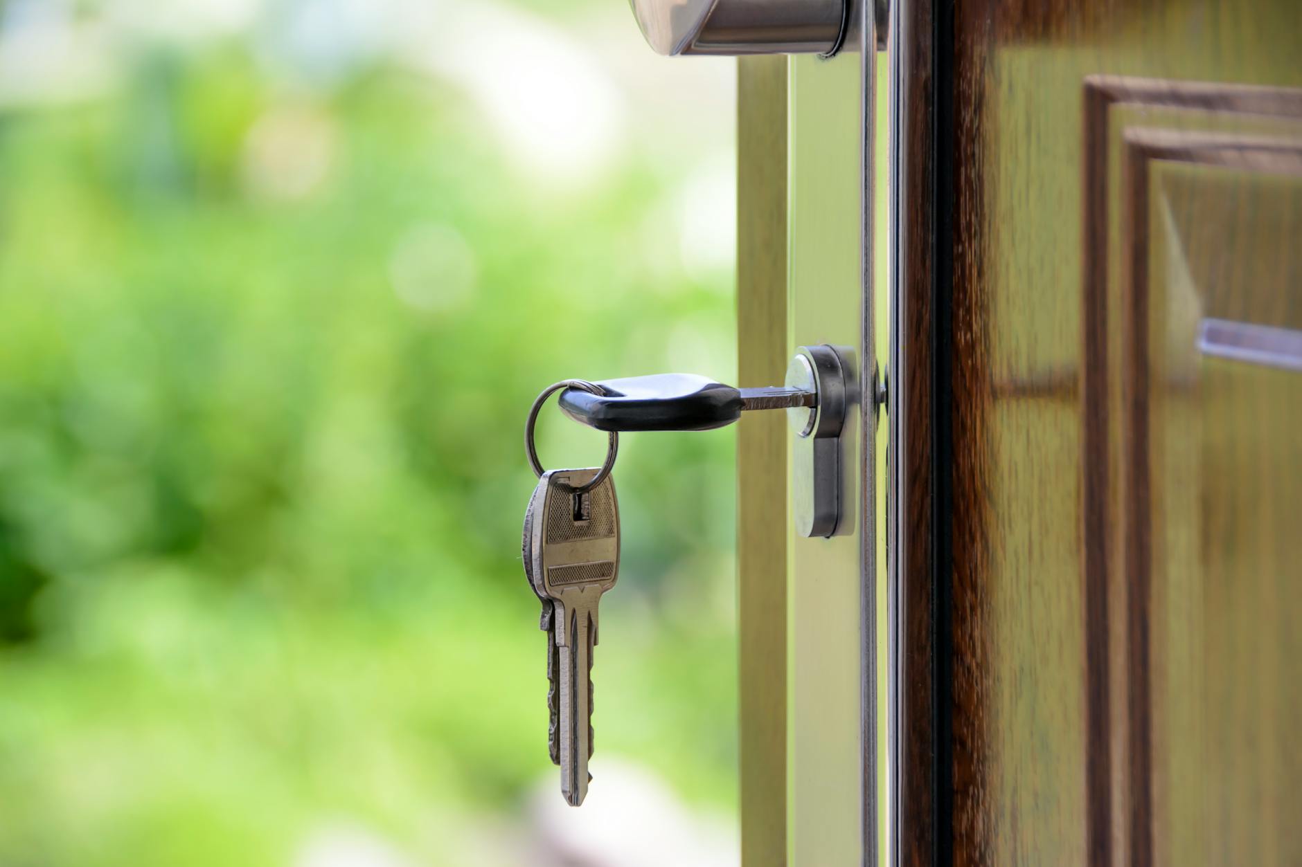 Home Security on a Budget: 10 Affordable Ways to Deter Burglars Without an Alarm System