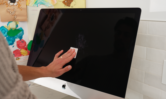 How to Clean a Computer or TV Screen Without Streaks: The Complete Guide