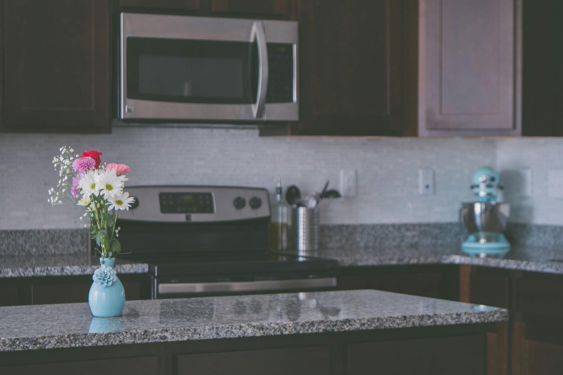 How to Make Your Home Smell Good Naturally: 12 Methods That Actually Work