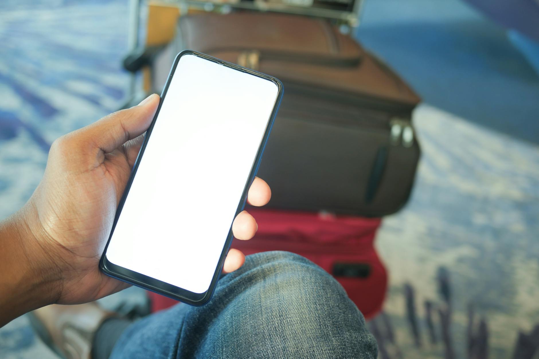 How to Track Your Luggage in Real Time: Every Method Compared