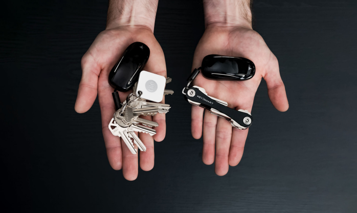 Close-up of KeySmart aircraft aluminum construction and stainless steel hardware