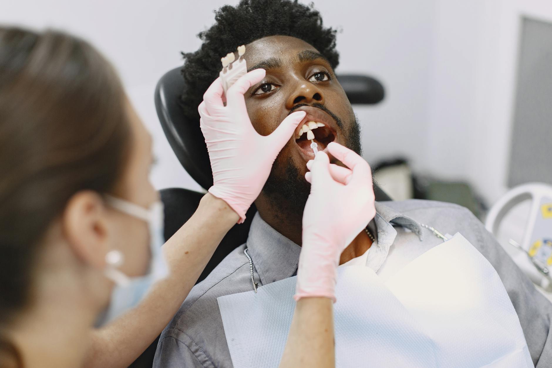 Patient receiving a dental checkup — regular dental visits are a key part of preventing periodontal disease and reducing cardiovascular risk