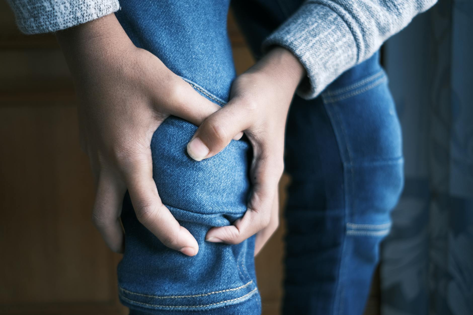 Person experiencing foot and heel pain, a common plantar fasciitis symptom