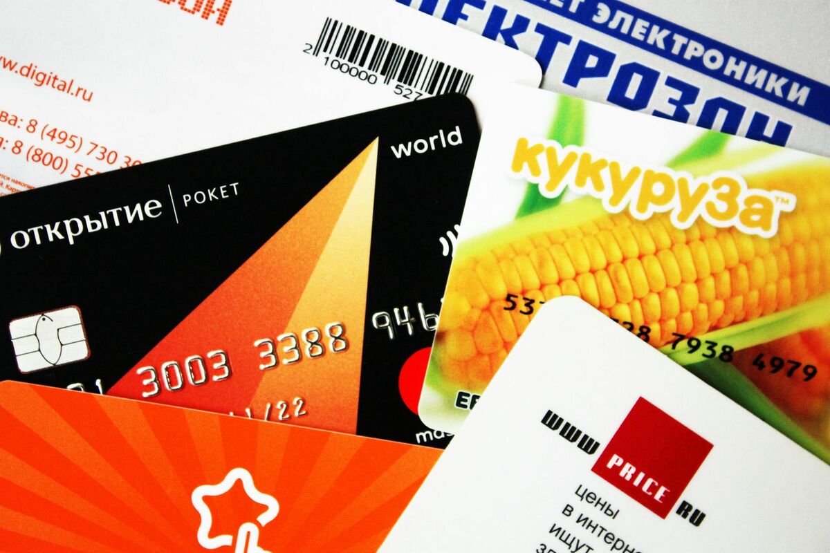 Close-up of multiple credit cards showing contactless RFID chip symbols
