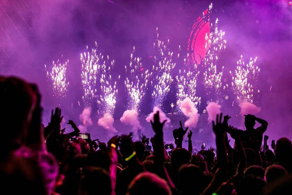 Why Your Phone Dies So Fast at Outdoor Events (And What to Do About It)